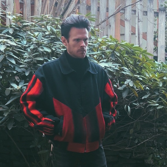 Meet your Posher, Devin - Picture 2 of 2